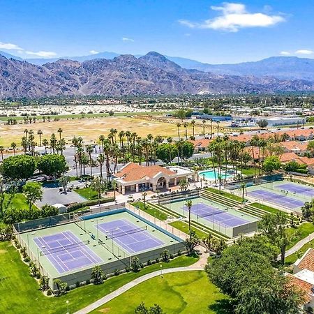 Desert Breezes Resort Palm Desert Bagian luar foto