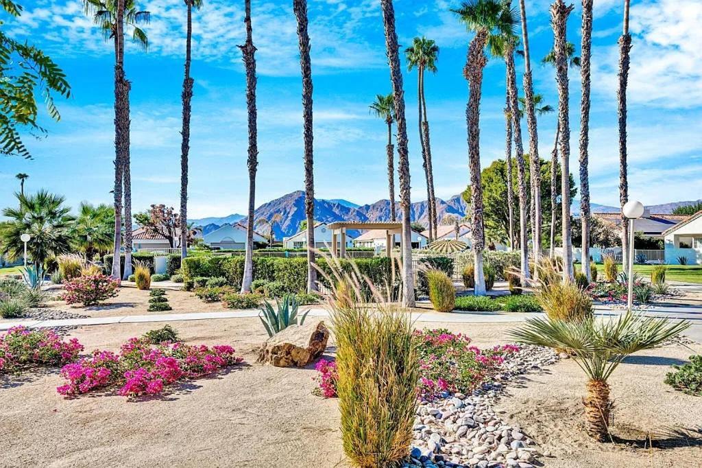 Desert Breezes Resort Palm Desert Bagian luar foto