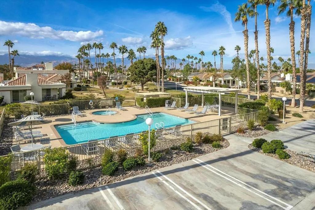 Desert Breezes Resort Palm Desert Bagian luar foto