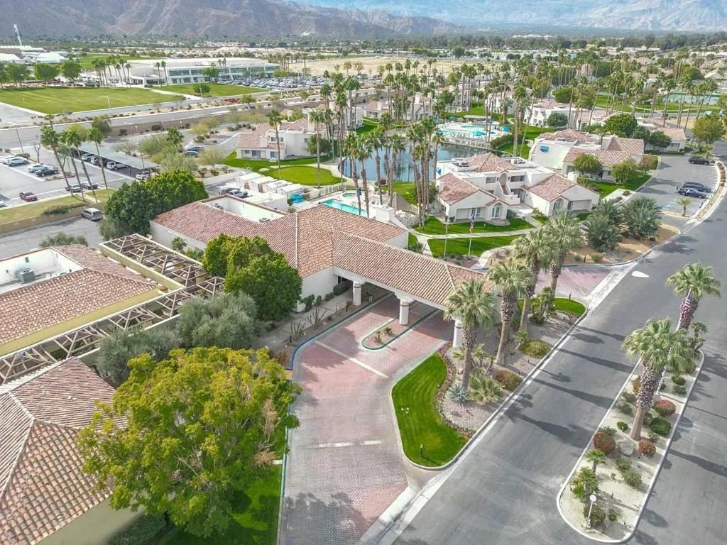 Desert Breezes Resort Palm Desert Bagian luar foto
