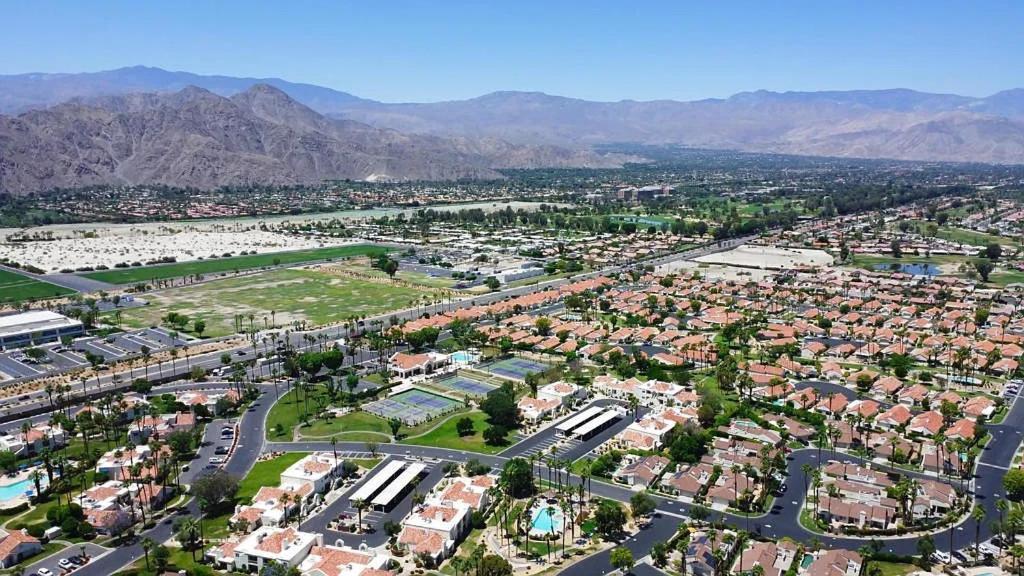 Desert Breezes Resort Palm Desert Bagian luar foto