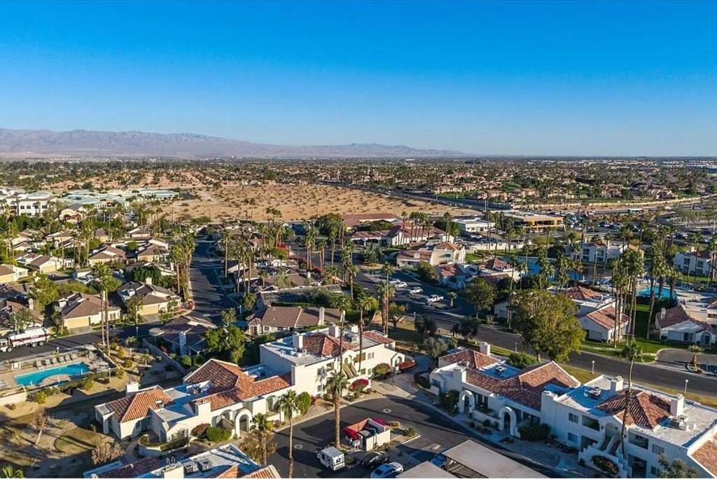 Desert Breezes Resort Palm Desert Bagian luar foto