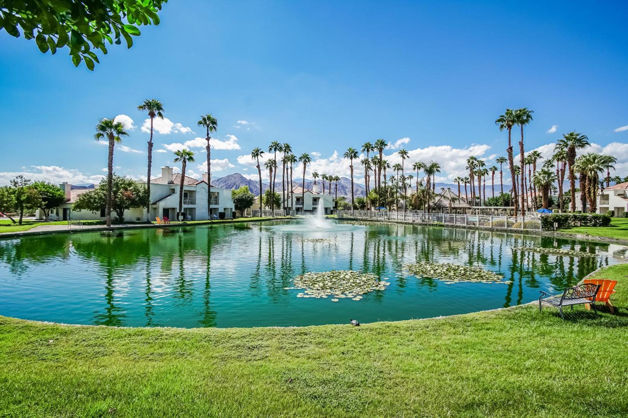 Desert Breezes Resort Palm Desert Bagian luar foto