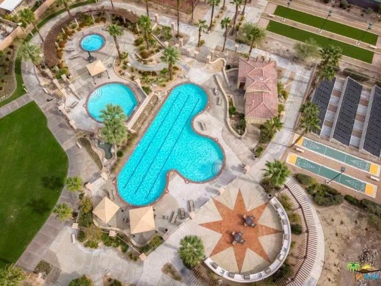 Desert Breezes Resort Palm Desert Bagian luar foto