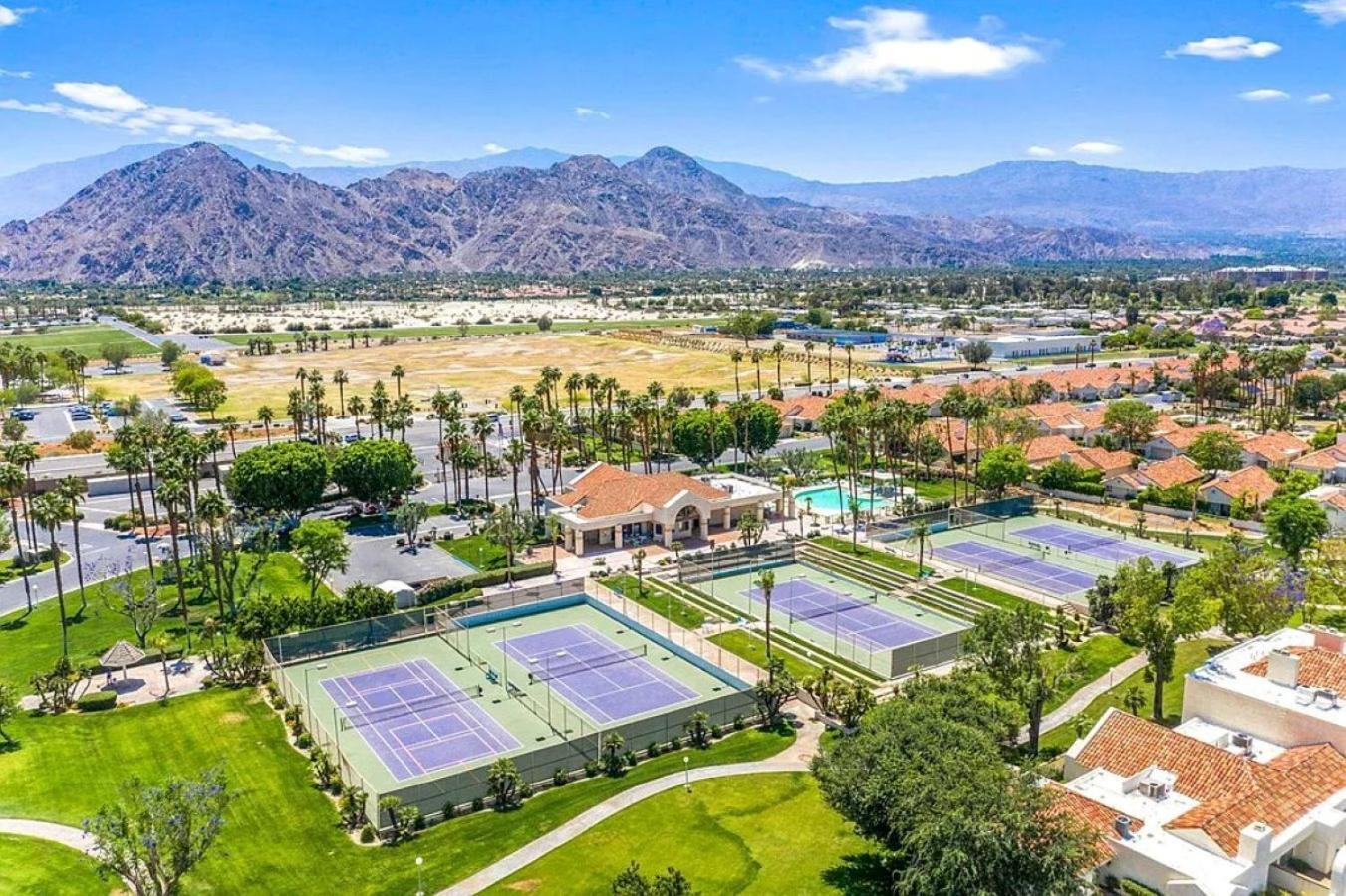 Desert Breezes Resort Palm Desert Bagian luar foto